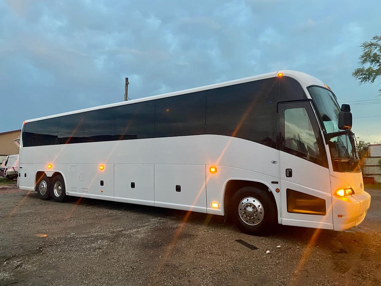 Sbm Limo service Couch Bus